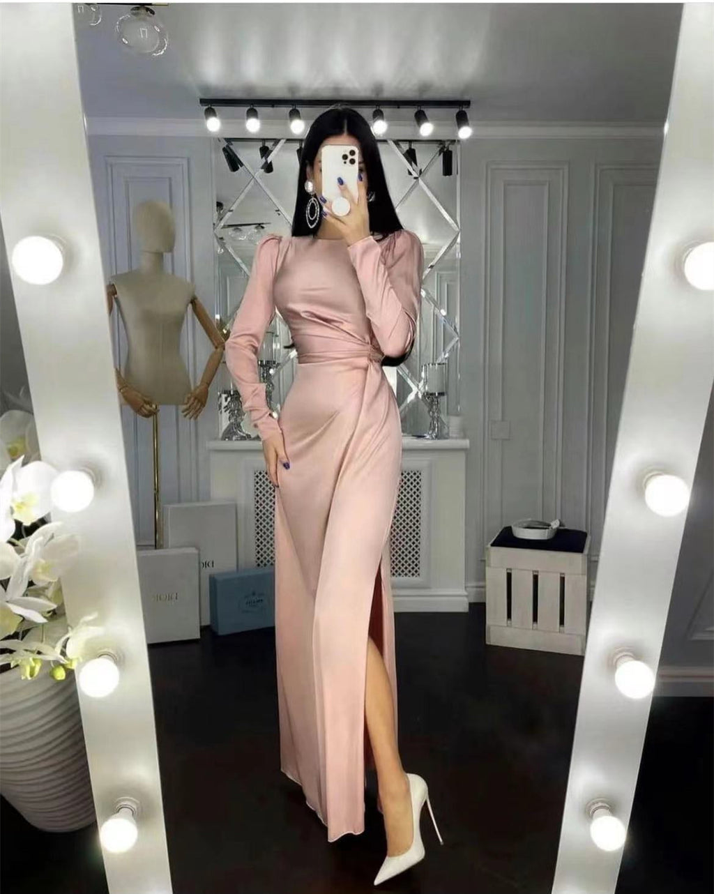 Robe de soie ajustée à la taille, magnifique