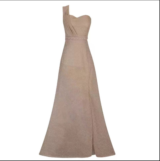 Damenbekleidung Ein-Schulter-ärmelloses Kleid mit Bronzierung und Schlitz