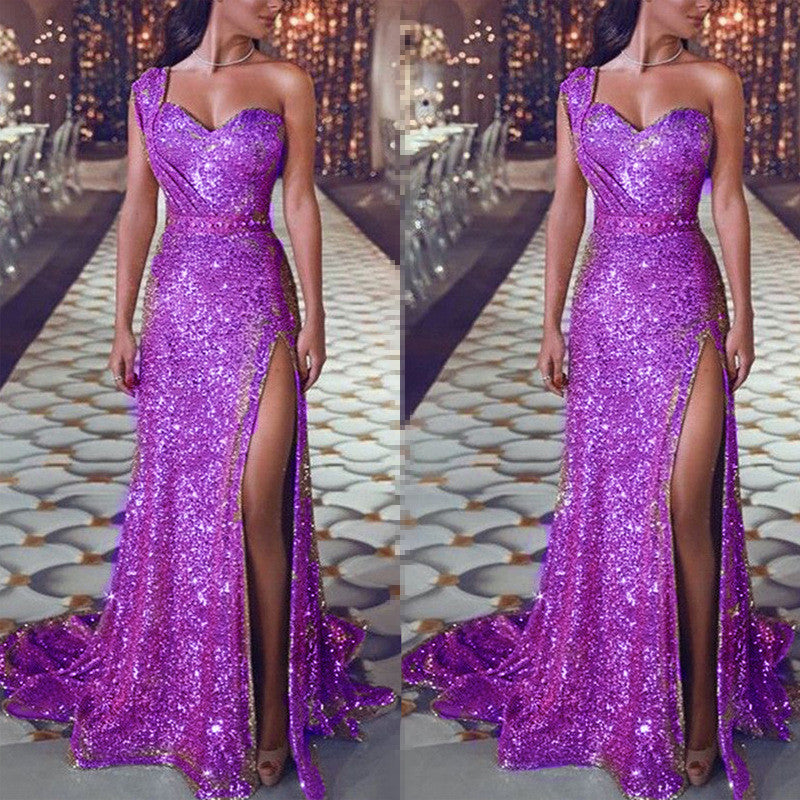 Damenbekleidung Ein-Schulter-ärmelloses Kleid mit Bronzierung und Schlitz