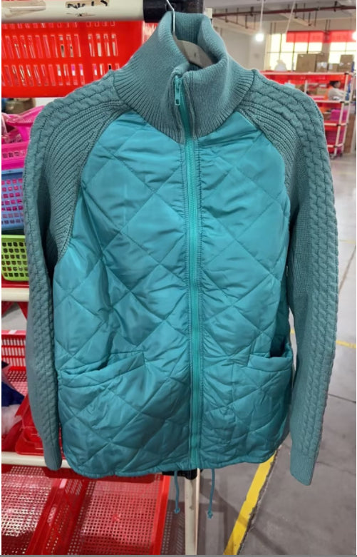 Winter Stehkragen Baumwolljacke mit Taschen Mode Gestrickte Nähte Reißverschluss Mantel Warme Oberteile für Damen Kleidung